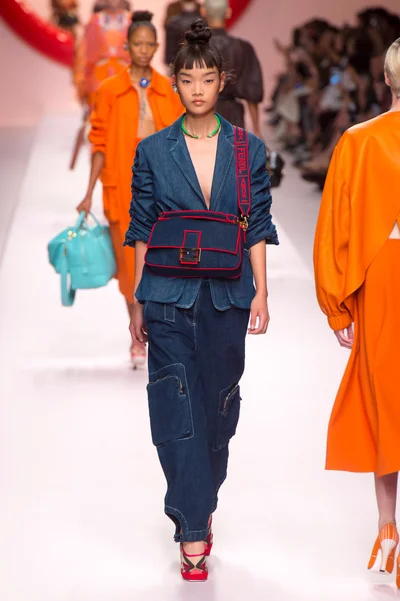 Look 16
